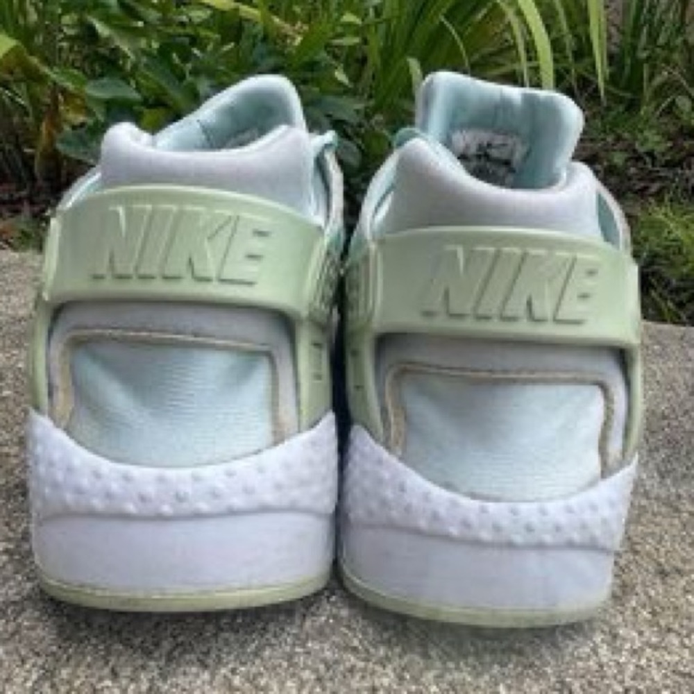 Nike Huarache Run size 6Y - Picture 3 of 6